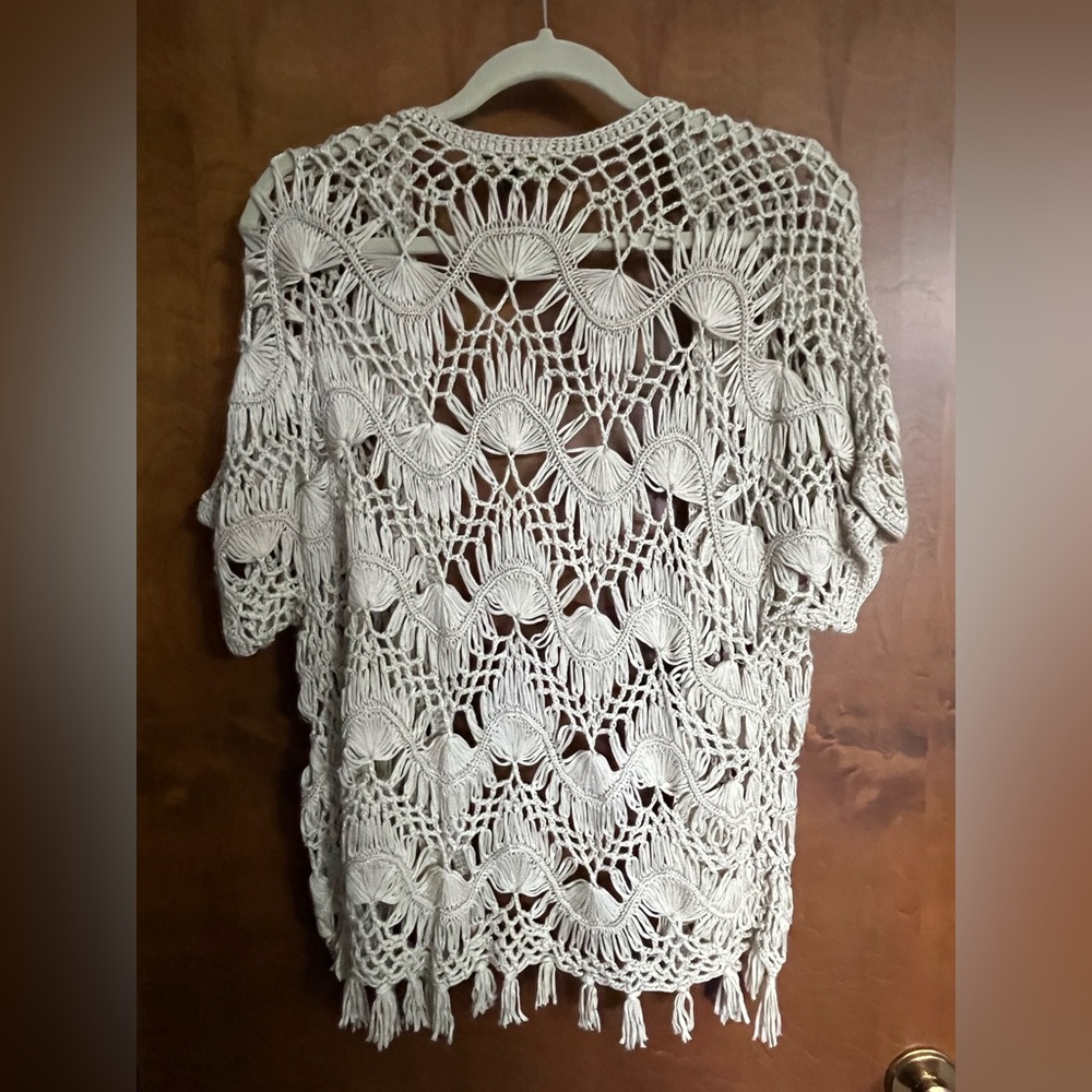 ABSOLUTELY FAMOUS Ladies Size Large Taupe Color Crochet Short Sleeve Shrug. - Picture 7 of 8